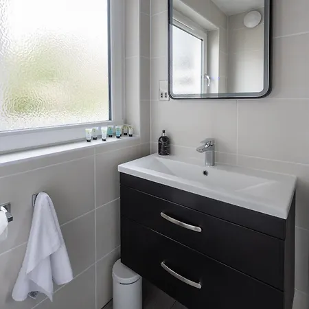 Quiet 2 Bedroom Gem In Stirling Bridge of Allan Exterior photo