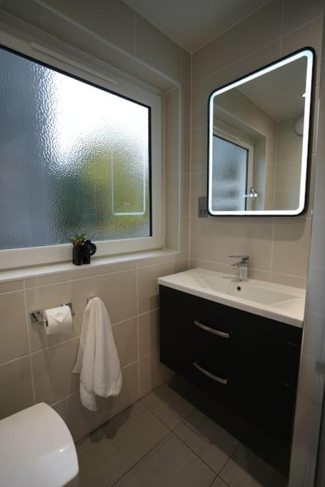 Quiet 2 Bedroom Gem In Stirling Apartment Bridge of Allan