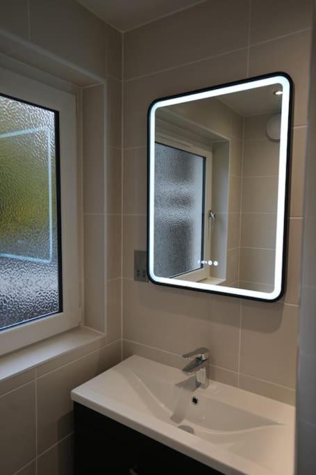 Quiet 2 Bedroom Gem In Stirling Bridge of Allan
