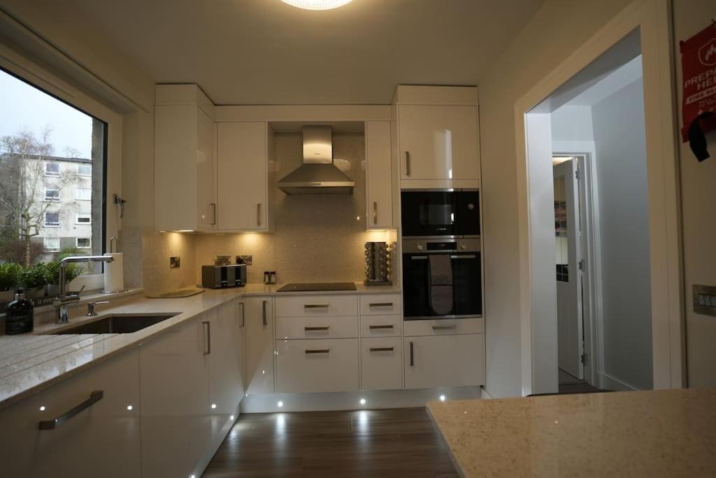 Quiet 2 Bedroom Gem In Stirling Apartment