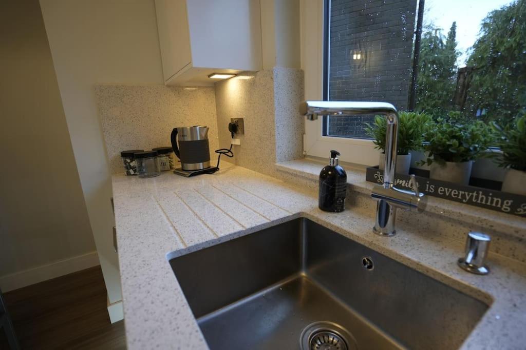 Quiet 2 Bedroom Gem In Stirling Bridge of Allan