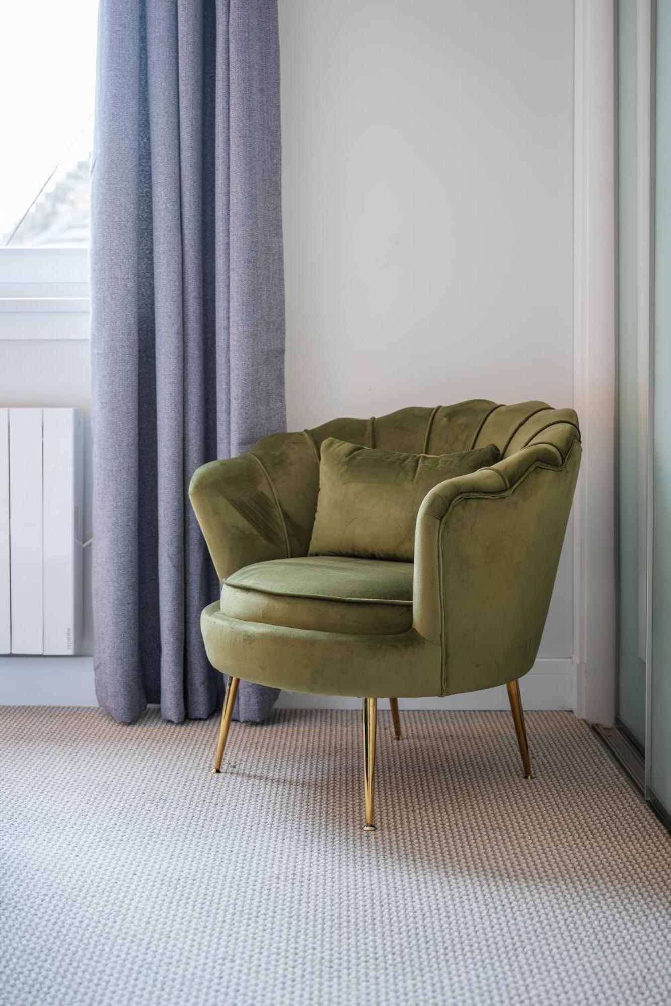 Quiet 2 Bedroom Gem In Stirling Apartment