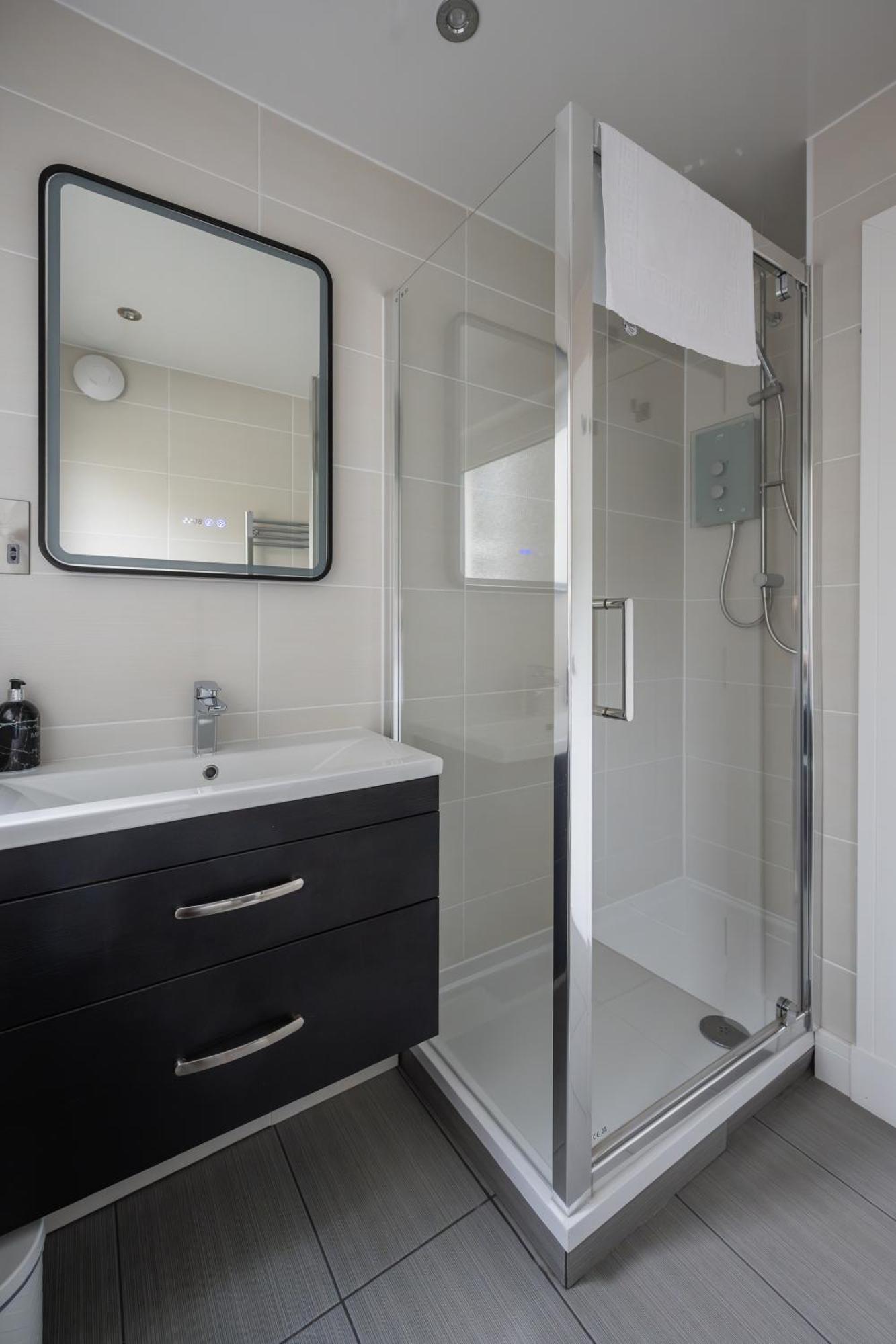 Quiet 2 Bedroom Gem In Stirling Apartment